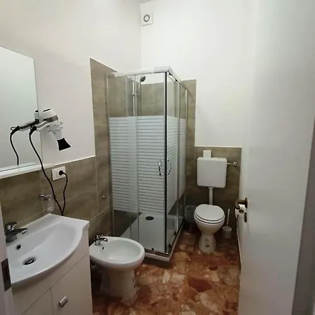 Domus Pensión 3*