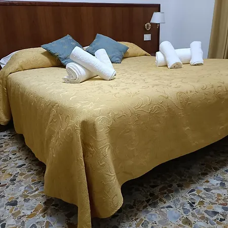 Domus Pensión 3*