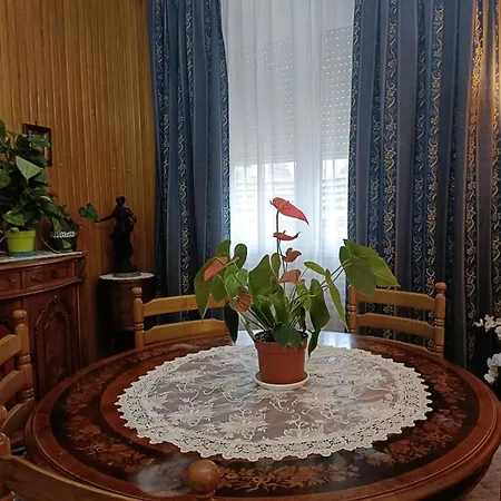 Domus 3* Τσεζένα