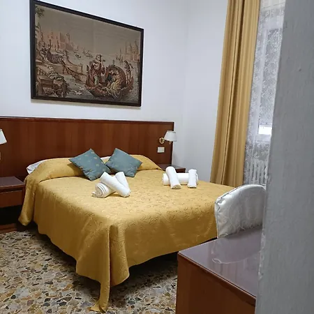 Domus Pensión 3*