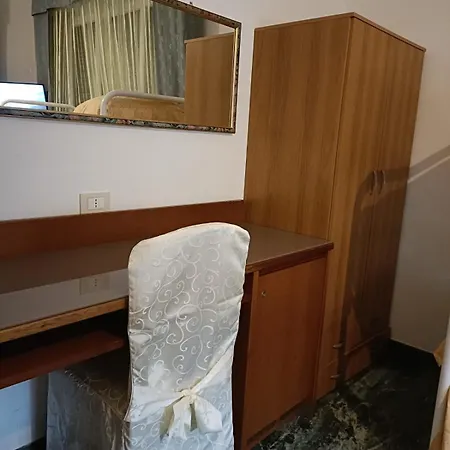 Domus 3* Τσεζένα