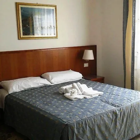 Domus Pensión 3*