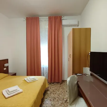 Pensión Domus 3*