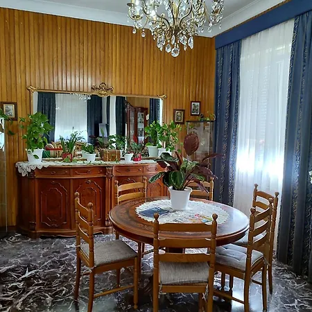 Domus Pensión 3*